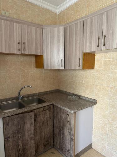 مطبخ, الجبيهة 2 نوم aljubiha apartment in ياجوز
