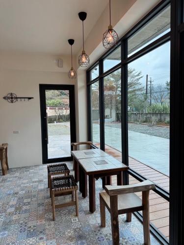 日日安泊 in Shitan Township