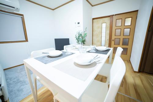 3 min to Namba by Train 3BR 2BA 75 square meters 3LDK