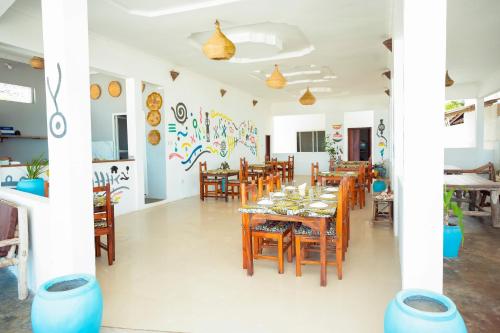 Vuai Bungalows & Restaurant – Kiwengwa Beach