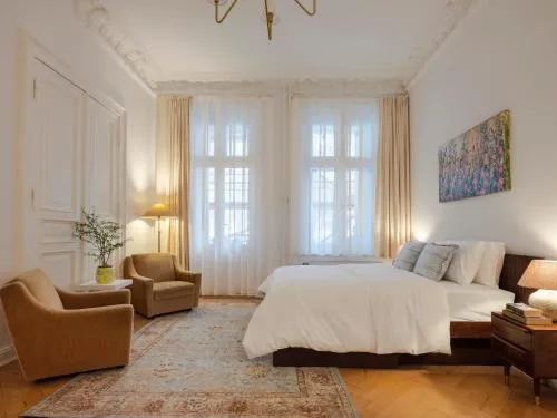 KuDAMM Charming Old Home,4-9 ppl,Family Friendly,Wifi,Savignyplatz in Berlin, Deutschland