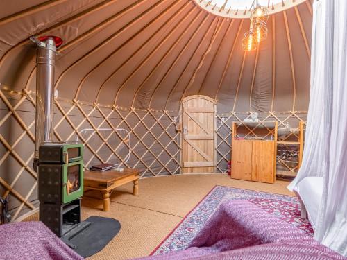 A szálláshely kívülről, The Warren Yurt in Withyham