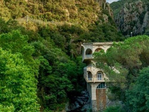 Charmant F2 avec balcon et parking, proche cure et centre-ville – Amélie-les-Bains - FR-1-703-84 (Charmant F2 avec balcon et parking, proche cure et centre-ville – Amelie-les-Bains - FR-1-703-84) in Arles-sur-Tech