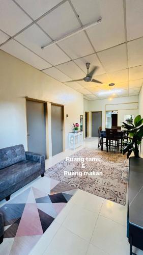 Uncle J Homestay - Marang
