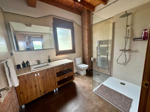 Zuhanyzó, Casa La Alegría (Casa La Alegria) in Hoznayo