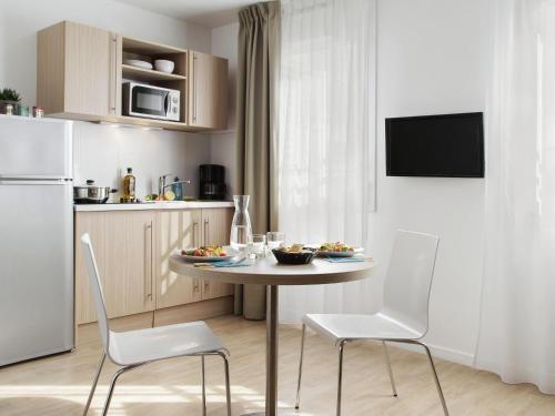 2 bedrooms, 4 beds