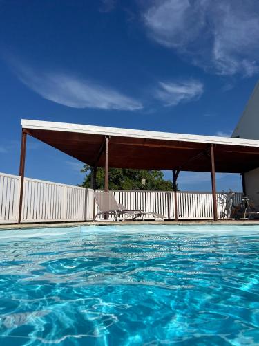 Πισίνα, Studio de charme au Gosier in Μάρε Γκαγιάρντ