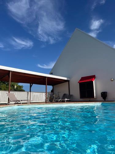 Πισίνα, Studio de charme au Gosier in Μάρε Γκαγιάρντ