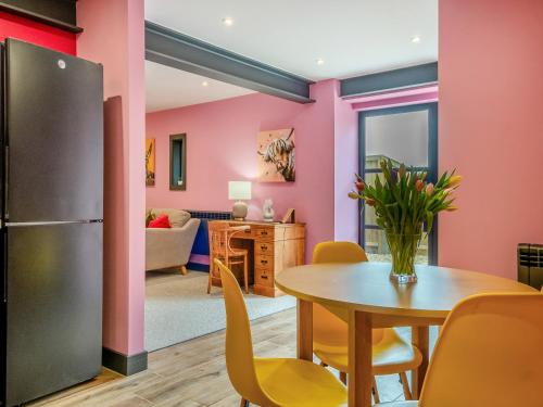 Exterior view, The Hideaway in West Wight