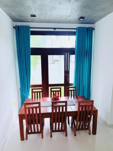 المرافق, Alex's Place in جا-إيلا