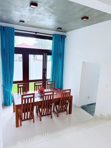 المرافق, Alex's Place in جا-إيلا