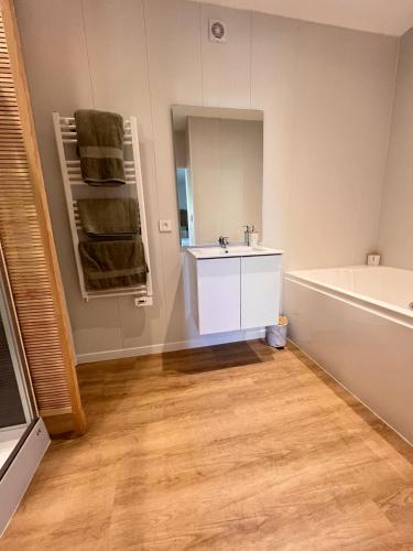 La suite de cœurs avec jacuzzi in Gradignan