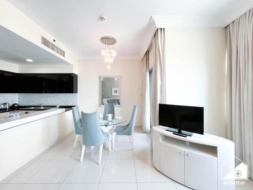Luxury Living Skyline Views l 2BR with Pool & Gym, Дубай (фото 3)