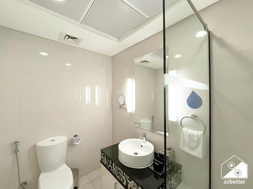 Luxury Living Skyline Views l 2BR with Pool & Gym, Дубай (фото 8)