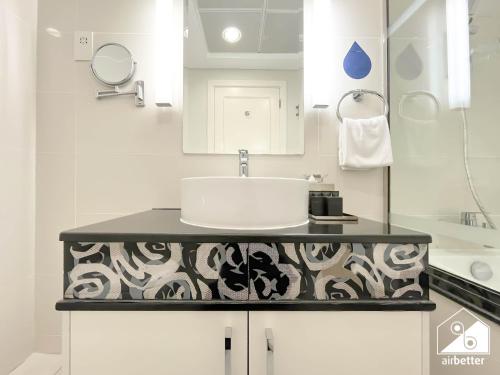 Luxury Living Skyline Views l 2BR with Pool & Gym, Дубай (фото 9)
