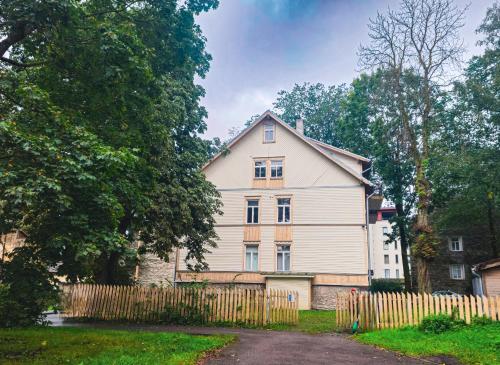 Cozy Little Penthouse Free Parking, Self Check In in Veerenni