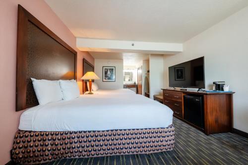 District Hotel by OYO Portland Convention Center – Portland, OR