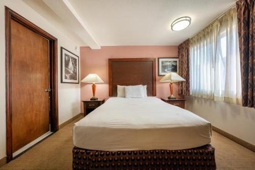 District Hotel by OYO Portland Convention Center – Portland, OR