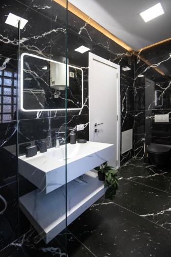 Modern 2BR at New Bazaar - Central Tirana, Tirana (photo 3)