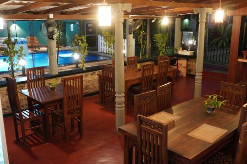 Restaurant, Max Safari Villa in Udawalawe