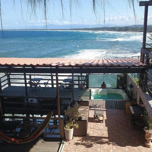 Pousada Marambaia Cafe - Praiana, economica, Com cafe da manha, piscina e hidromassagem ao ar livre  in Guaratiba