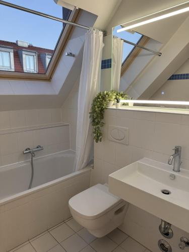 Zentrales Dachgeschoss-Apartment Augustenstraße, Monaco di Baviera (foto 7)