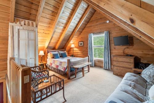 Romantic Cabin Getaway - King Bed - Fast Wi-Fi - Pet-Friendly in Vūlvaina (VA)