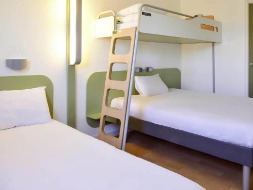 1 double bed, 1 twin bed, 1 bunk bed