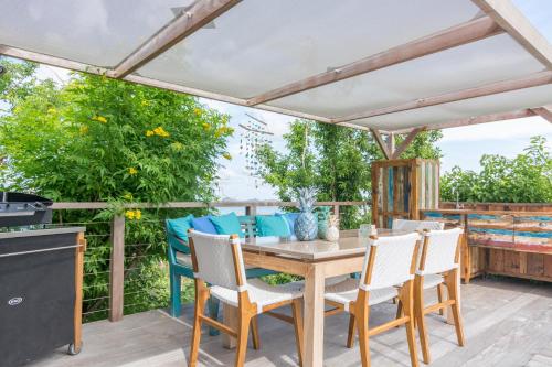Balcony/terrace, Ti'Cactus 1-bedroom apartment with private pool in Gustavia