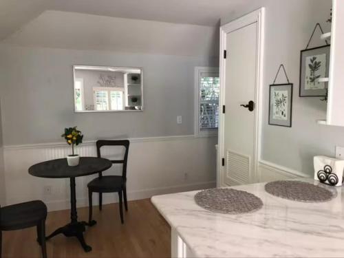 Hacienda Cottage in Walnut Creek