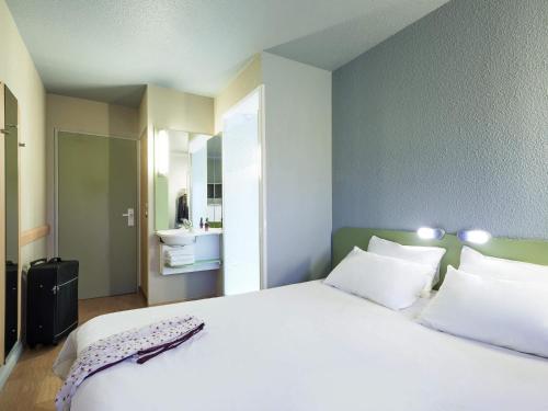 1 queen bed