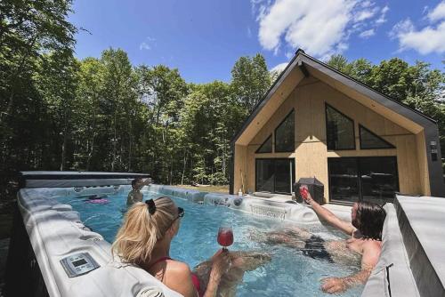 Le grand héron spa de nage (Le grand heron spa de nage) in Saint Donat (QC)