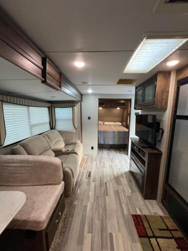 Beautiful RV 15 Min to Downtown Orlando in Apopka