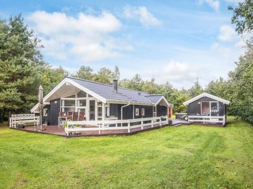 Holiday Home with Spa & Sauna, Oksbøl
