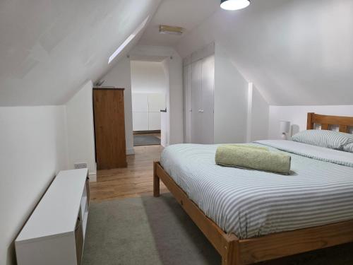 Private Flat and Large Ensuite Rooms Near University Town Centre & Hospital, Reading