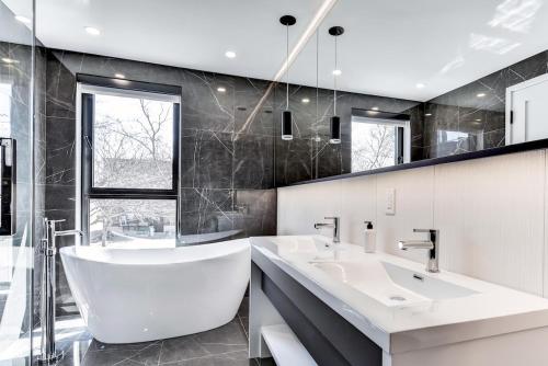 CLUBHAUS Hotel in Southwest