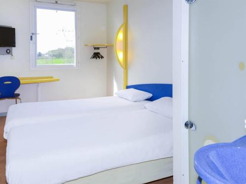 1 double bed, 1 bunk bed