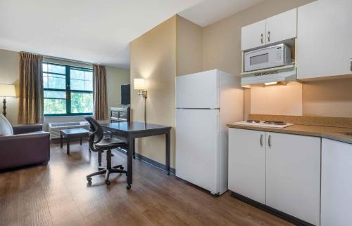 廚房, Extended Stay America Suites - Philadelphia - Plymouth Meeting - East in 普利茅夫會議市