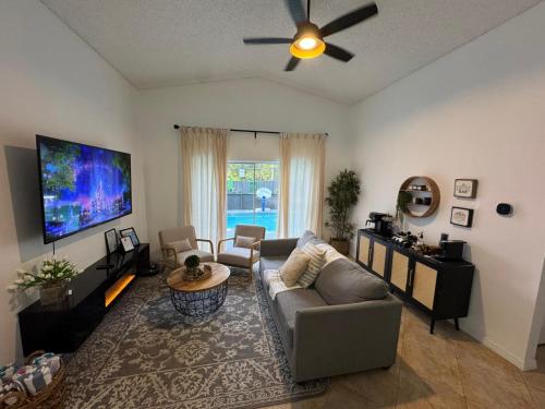 Family Scape with Heated Pool Near Disney