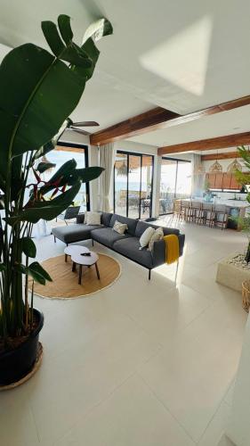 4 bedrooms, 5 beds