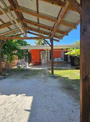 Rangiroa Maison entière privée 1 chambre 4 personnes climatisée (Rangiroa Maison entiere privee 1 chambre 4 personnes climatisee) in ปาเปียรี