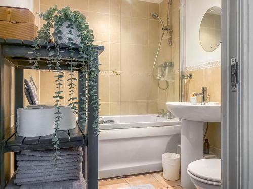 Exterior view, Coach House Apartment in Queen's Park