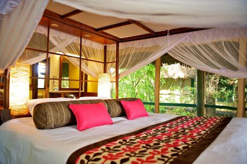 Samburu Intrepids Luxury Tented Camp Hotel in Samburu Nemzeti Park