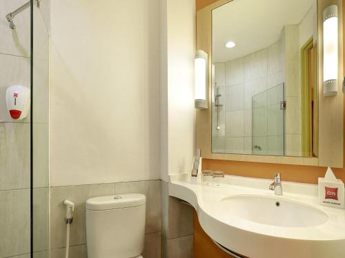 Ibis Jakarta Harmoni Room Type - Standard Double Room