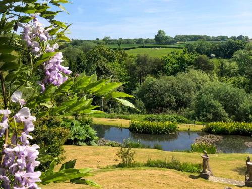 Exterior view, Britannia - Uk50124 in Chard