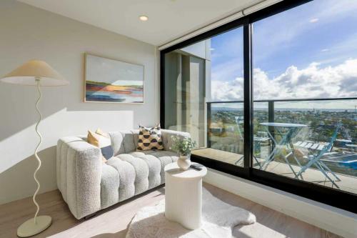 Sunny & Cosy CBD Top-Floor Getaway, Auckland