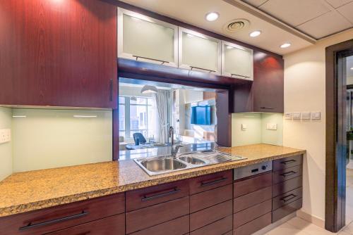 Grand 1bhk burj khalifa view Downtown, Дубай (фото 9)