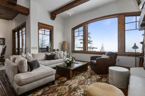 Grand Lodge - Three Bedroom #201 - Ski-in ski-out condo