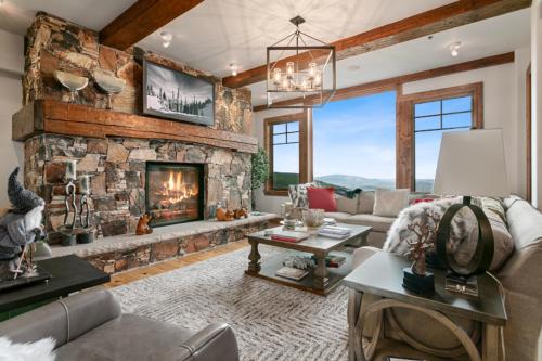 Grand Lodge - 3 Bedroom Deluxe #407 - Ski-in out condo