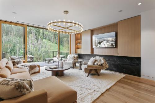 2505 Founders Place - Three Bedroom Deluxe condo